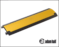 adam hall defender prejezd